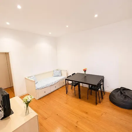 Spacious 2-bedroom Flat Near Saldanha * Lisboa
